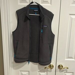 Patagonia men’s fleece vest. Retro pile style. Grey